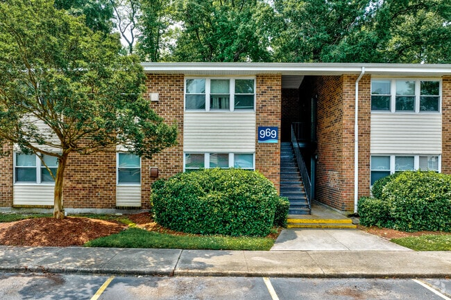 Building Photo - Lake Village
