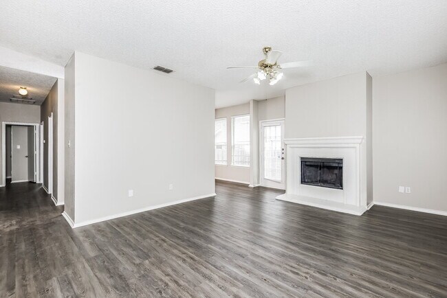 Foto del edificio - 6821 Prairie Hill Rd N