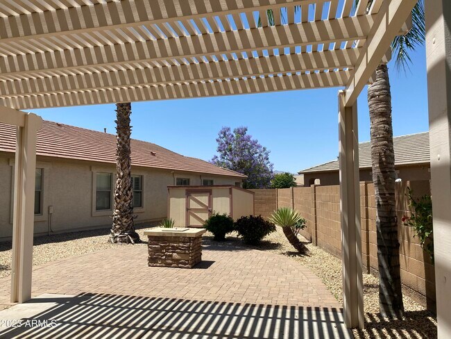 Foto del edificio - 13625 N 175th Dr
