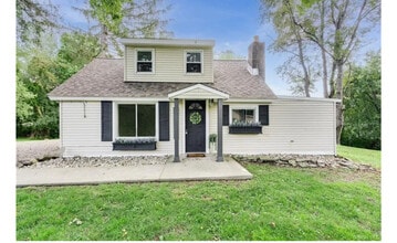 Building Photo - 263 S Quaker Ln