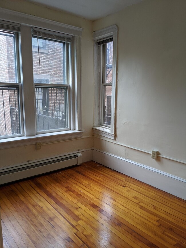 Building Photo - 79 Phillips St