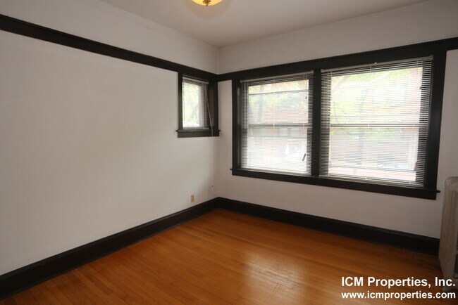 Foto del edificio - 3501 N Greenview Ave