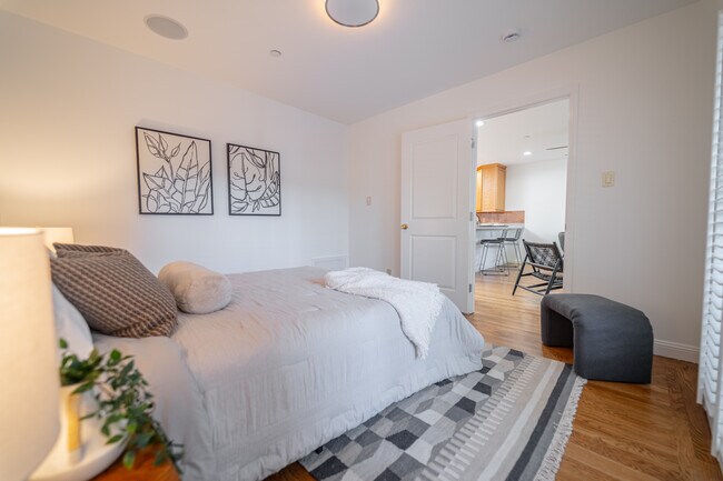 Building Photo - 2514 Alameda de las Pulgas