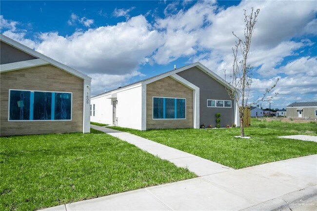 Building Photo - 1405 E Hibiscus Ave
