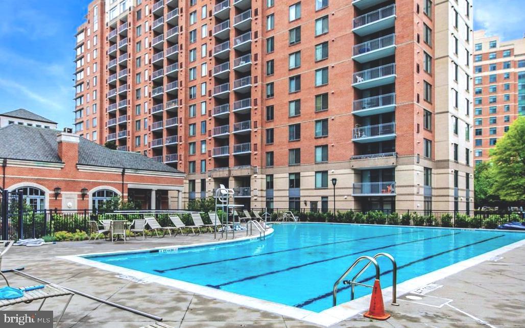 11710 Old Rd Unit 827, North Bethesda, MD 20852 Room for