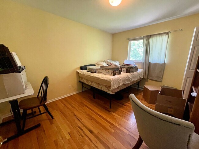 Foto del edificio - 6 Bed/3 Bath Home in Table Mesa