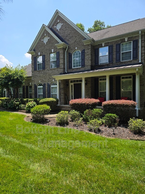 Building Photo - 8045 Talcott Dr