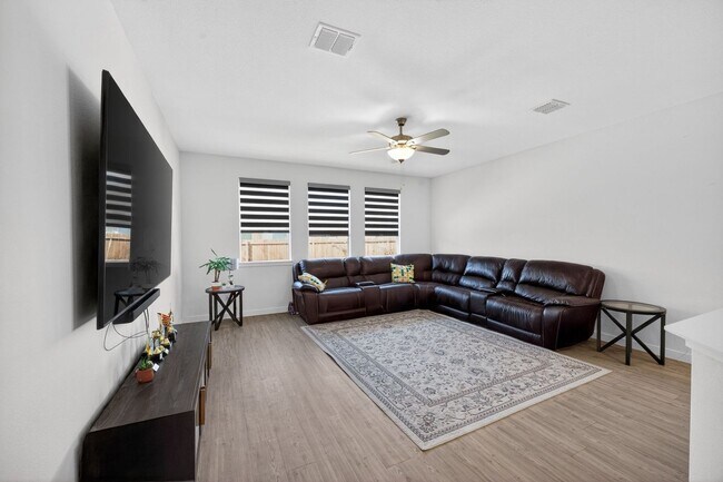 Foto del edificio - 7025 English Elm Trl