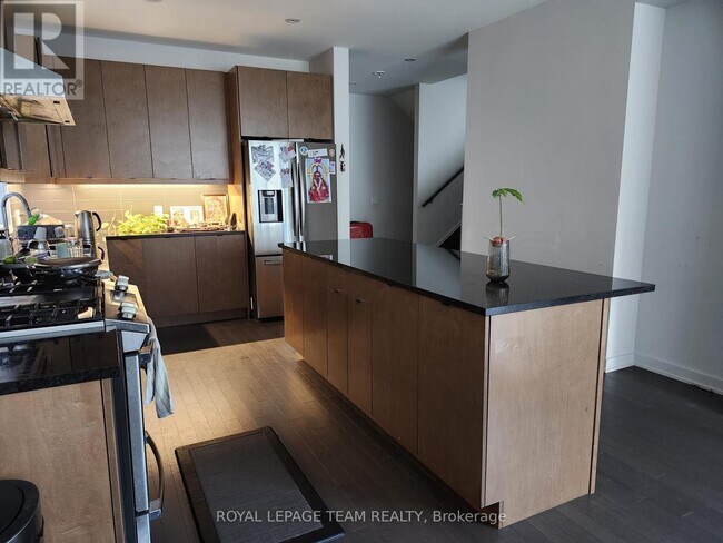 Photo du bâtiment - 532 Tenor Rdg