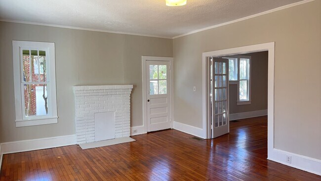 Foto del edificio - 3 Bedroom 1.5 Bathroom Renovated House.   ...