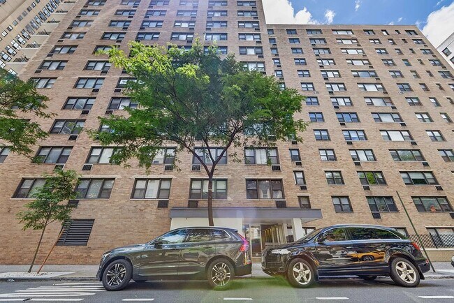 Foto del edificio - 150 E 18th St