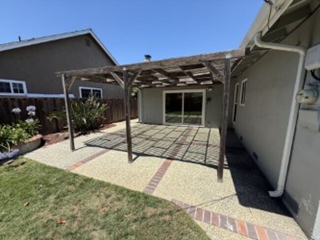 Building Photo - Single level 4 Bedroom home Near Downtown Campbell...pets ok and available now!
