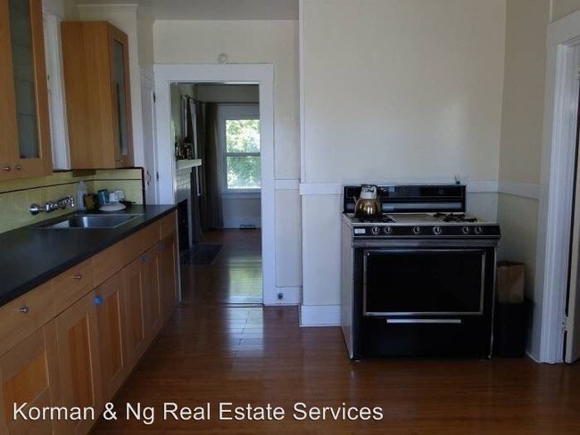 Building Photo - 2 br, 1.5 bath House - 721 Adams St.