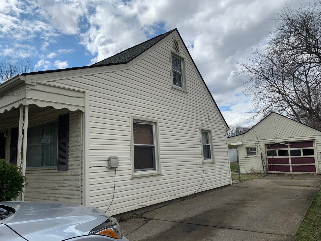 Building Photo - 3810 Oakleigh Ave