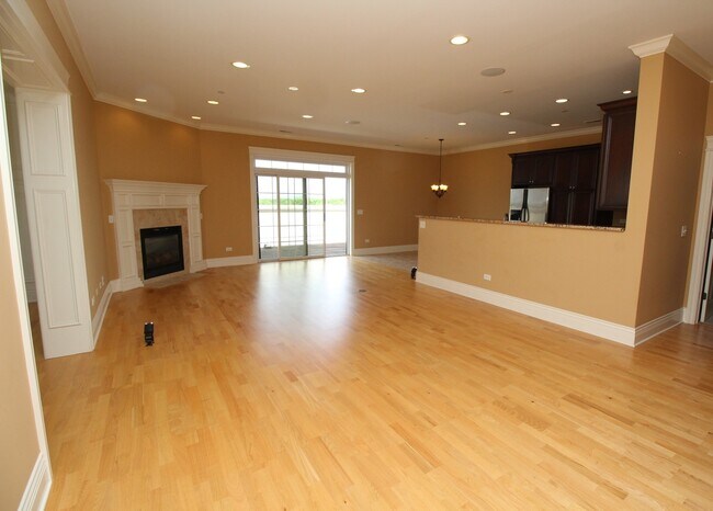 Building Photo - 10765 Clock Tower Dr