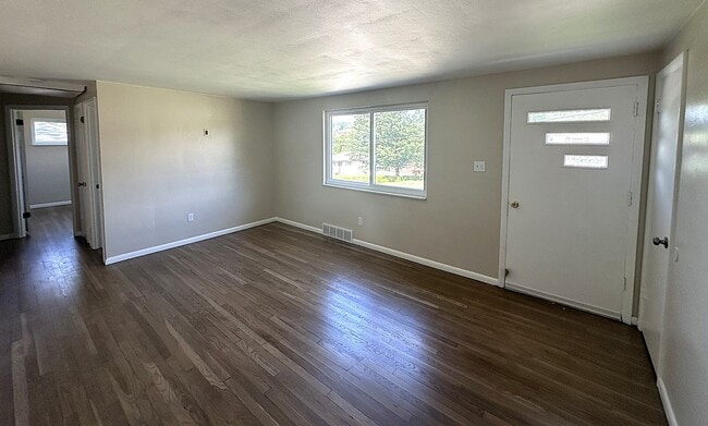 Building Photo - 416 Macbeth Dr