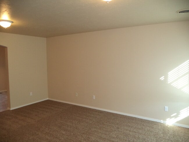 Building Photo - 10056 W Rustica St