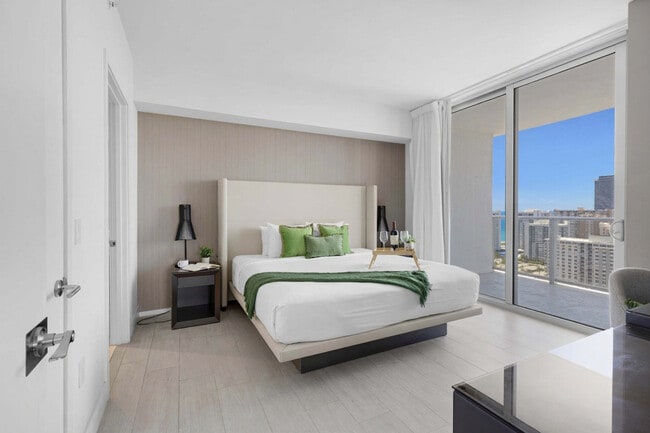 Building Photo - 4010 S Ocean Dr