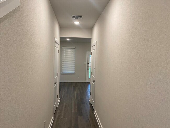 Foto del edificio - 4310 Garden Point Dr