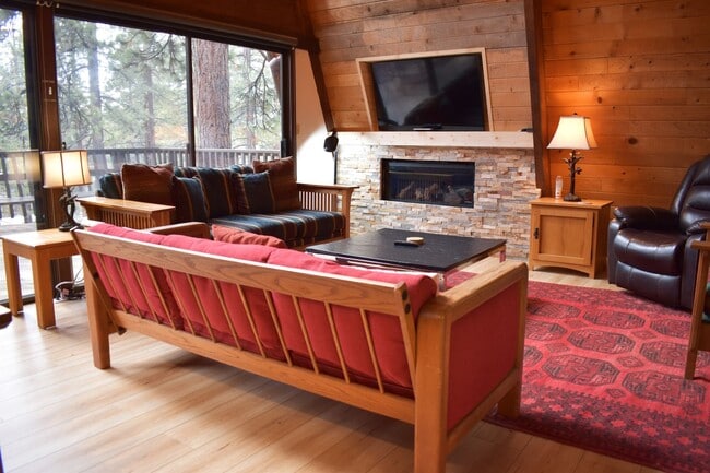 Foto del edificio - Winter Lease - Less than half a mile to Burnt Cedar Beach, Restaurants and Grocery!!