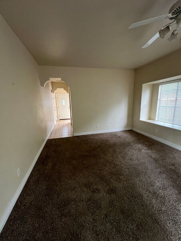 Primary Photo - LIGHT, BRIGHT & SPACIOUS: 3 Bed/2.5 Bath T...