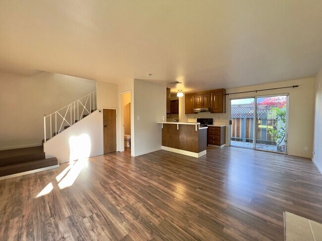 Building Photo - Renovated Two Bedroom Napa Condo Minutes f...