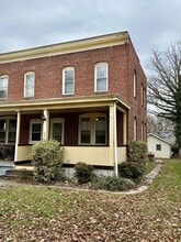 Building Photo - 335 N Bradford St
