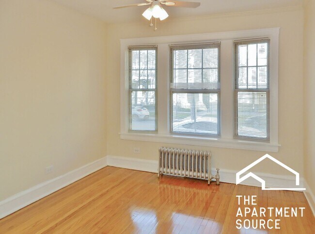 Foto del edificio - 1607 W Berteau Ave