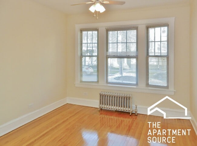 Building Photo - 1607 W Berteau Ave