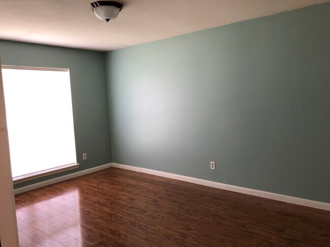 Building Photo - 356 Rena Dr