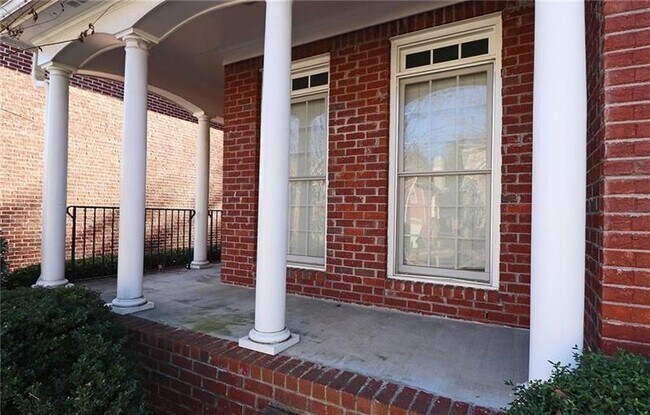 Building Photo - 1183 Dunwoody Village Dr