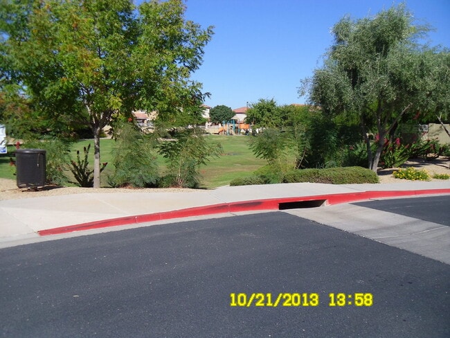 Building Photo - Do not not miss this 4 Bed 2.5 Bath 1800+ ...