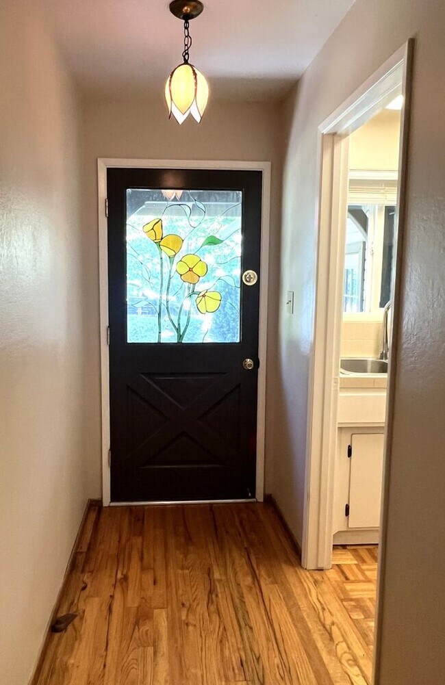 Foto del edificio - Immaculate 3/2 Near Big Chico Creek-Must See!