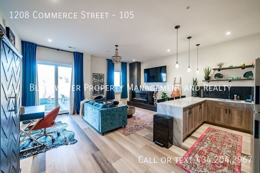 Foto principal - 1208 Commerce St