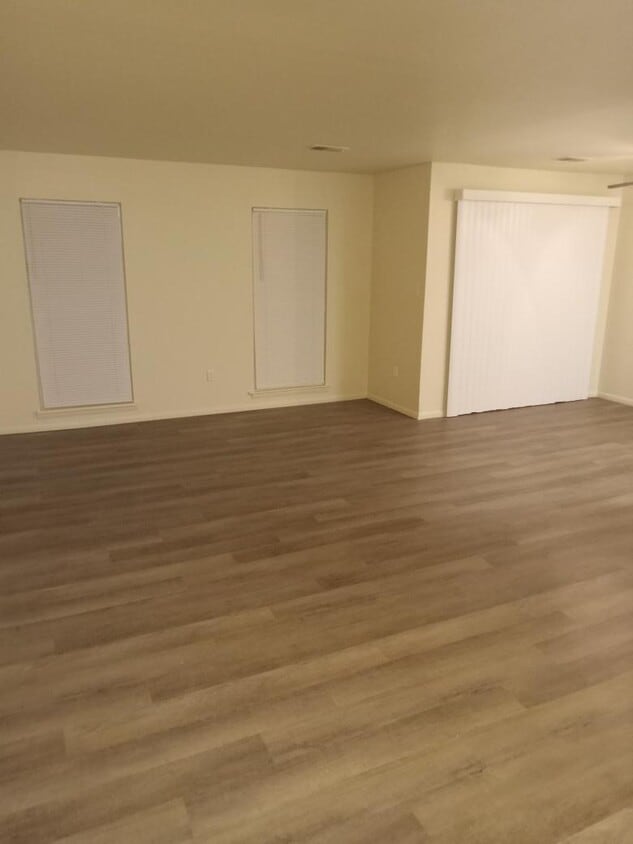 SALA DE ESTAR - 1001 White Oak Road