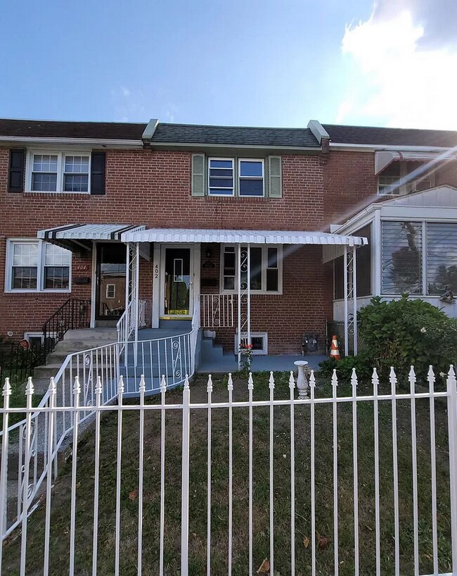 Building Photo - 402 E Basin St