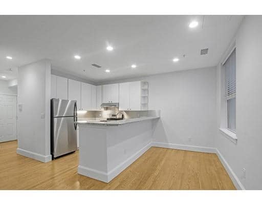 Building Photo - 140 Boylston St