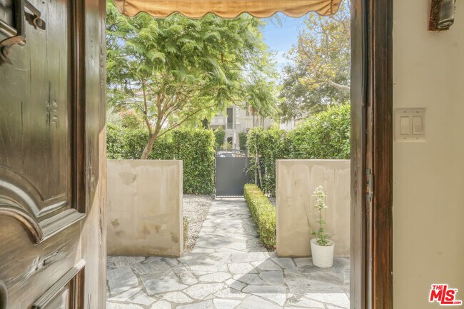 Foto del edificio - 1051 S Stanley Ave