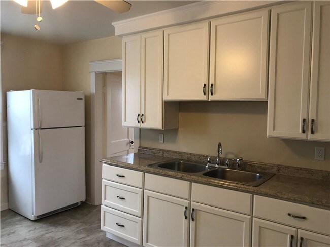 Building Photo - 308 State St