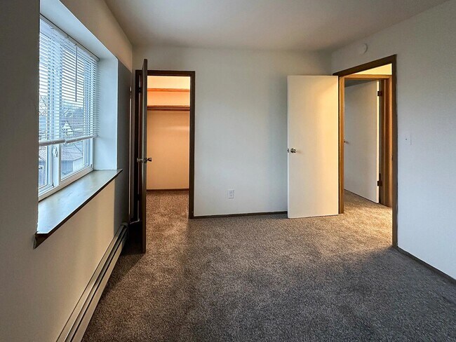 Foto del edificio - 3245 N Oakland Ave