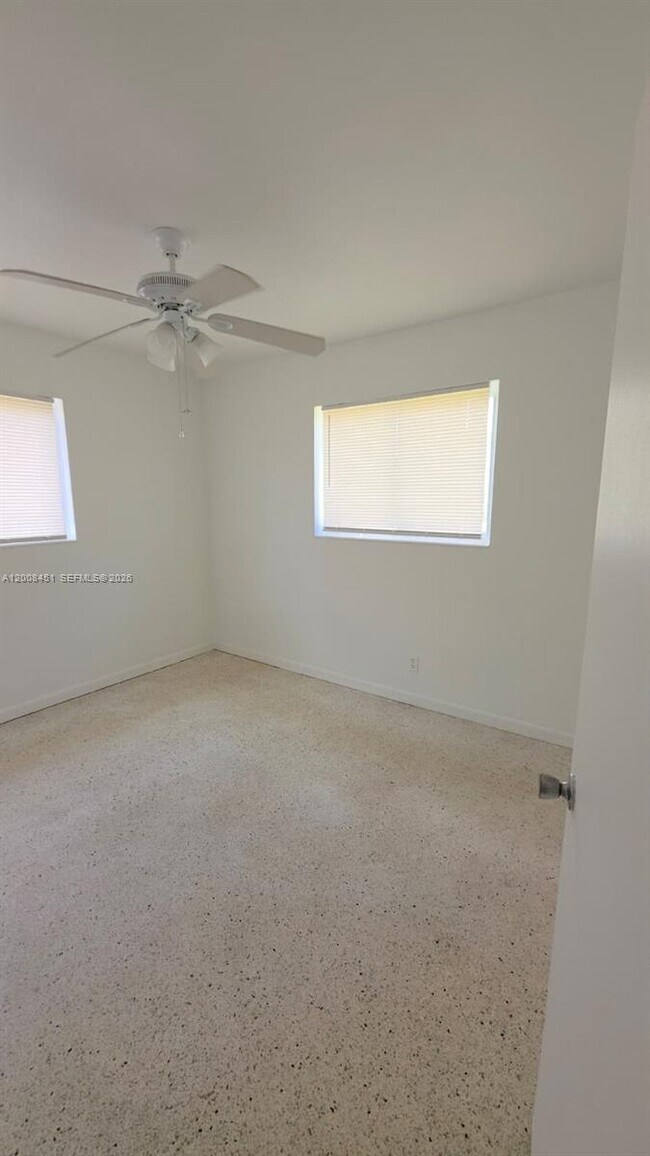 Foto del edificio - 250 NE 41st St