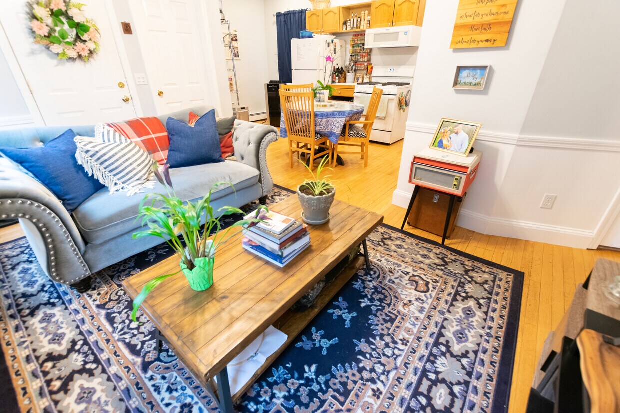 Open concept 2 bedroom unit - 84 Main St