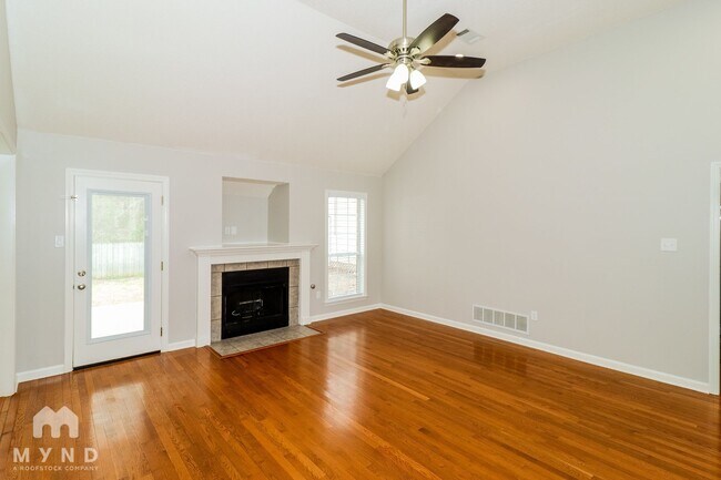 Foto del edificio - 240 Winding Creek Dr
