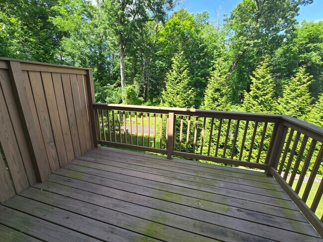 Building Photo - 19 Oak Branch Dr