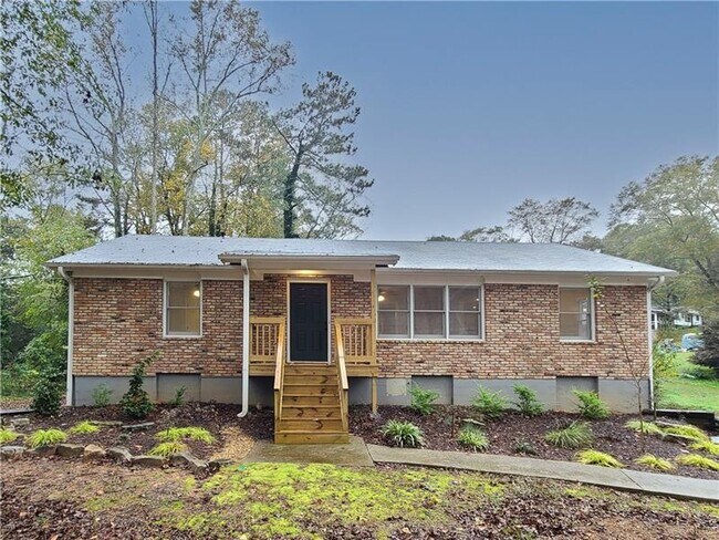 Building Photo - 2026 Mills Ln SE