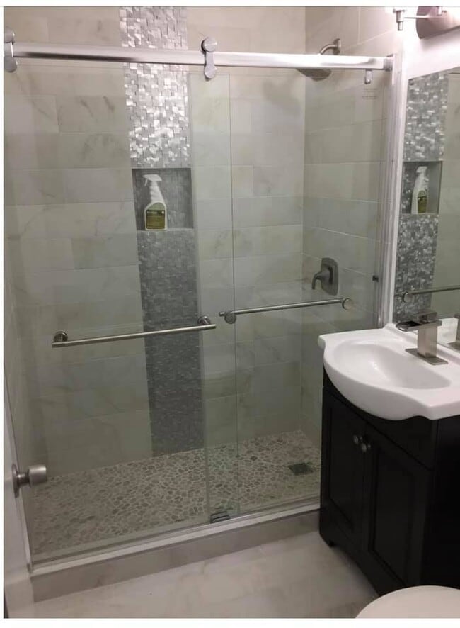 Full bathroom (recently renovated) - 180 Talbott St
