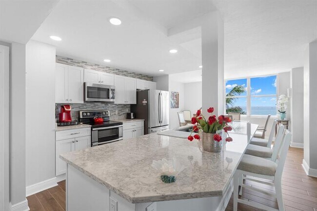 Building Photo - 1147 Hillsboro Mile