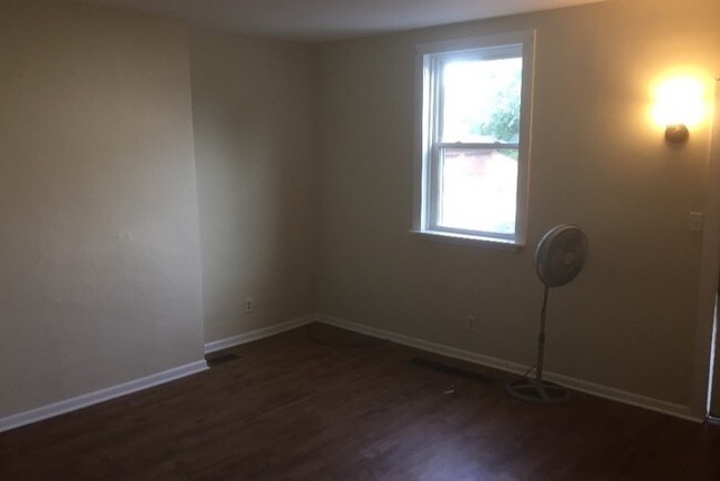 Building Photo - 3209 Parkview Ave