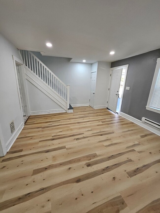 Photo - Bright and Airy 3 bedroom for rent-Voucher... House