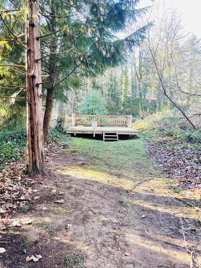 Private waterfront deck for tenants and guests - 365 Front St S